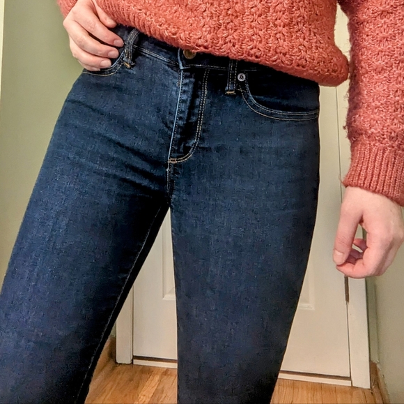 Gap Denim Mid-Rise Dark Blue Skinny Jeans | Size 26 - Picture 5 of 9
